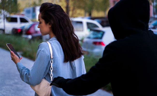 Sentenciado por robo con fuerza a una mujer