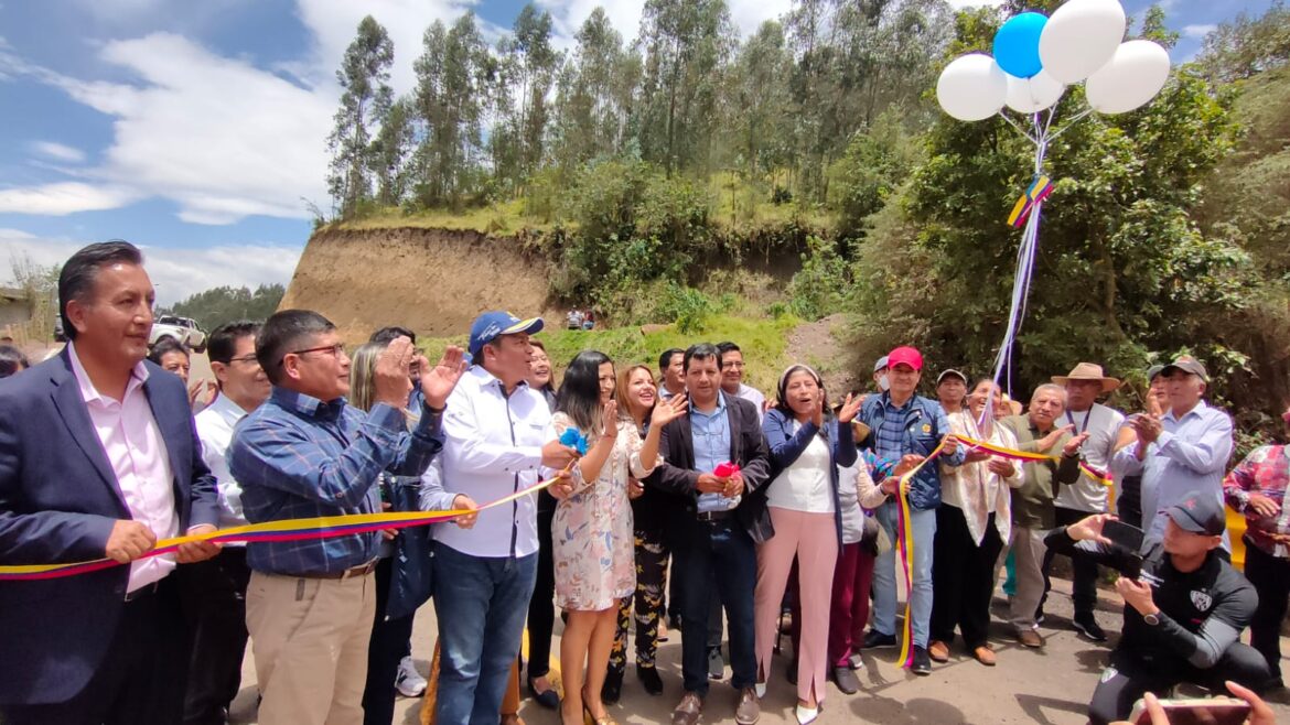 Comunidad de El Taxo recibió obra vial