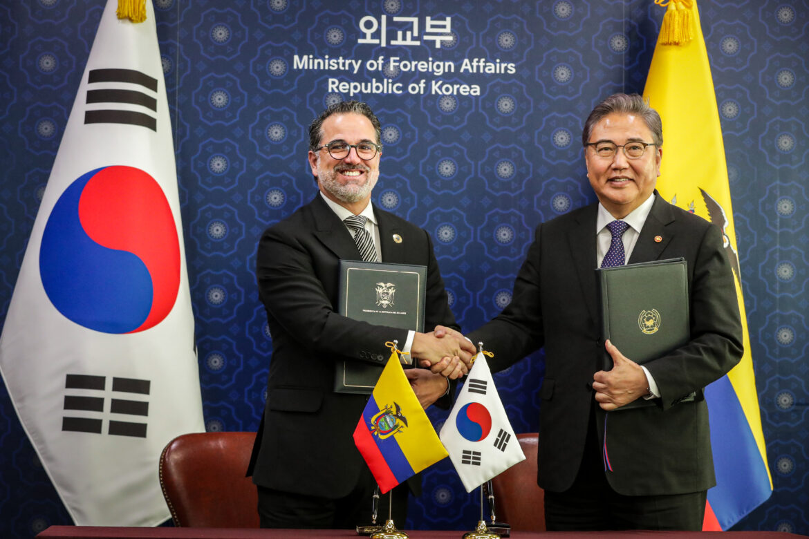 Ecuador y Corea suscriben un memorando de asistencia jurídica en materia penal para luchar  contra el crimen transnacional