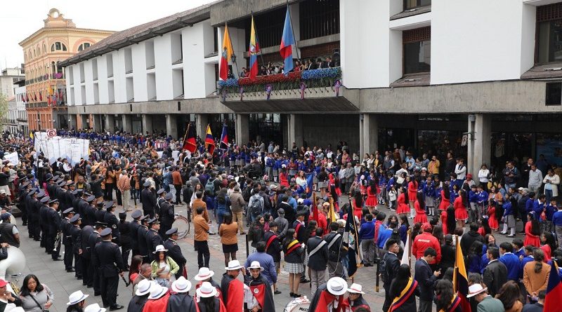 Estudiantes de planteles municipales, primeros en saludar a Quito por sus fiestas