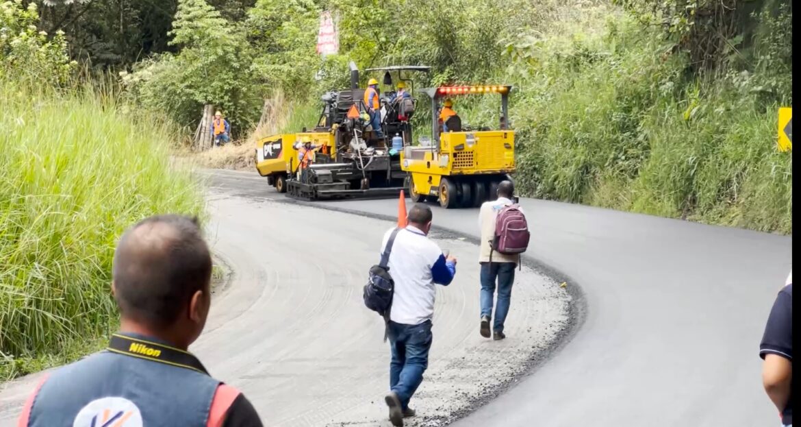 El mantenimiento permanente de la vía Mitad del Mundo – Río Blanco es vital para contar con una vía segura y en óptimas condiciones