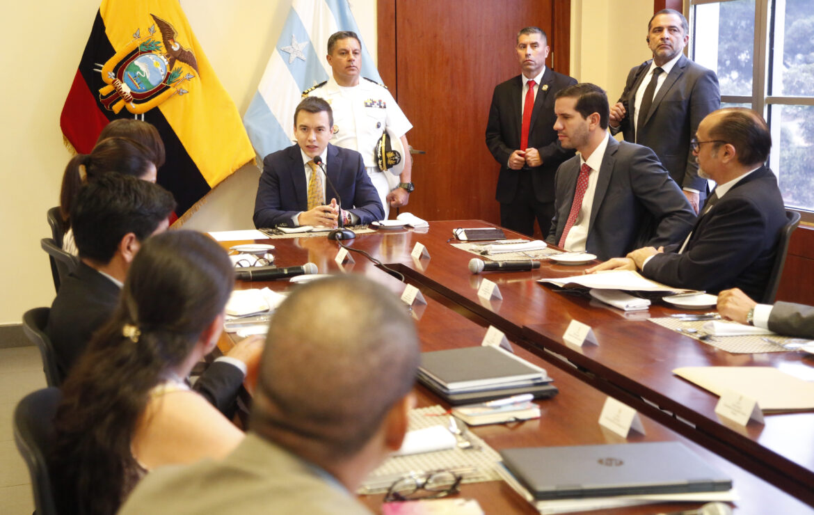 El presidente Daniel Noboa y autoridades del Guayas mantienen su primera reunión de trabajo