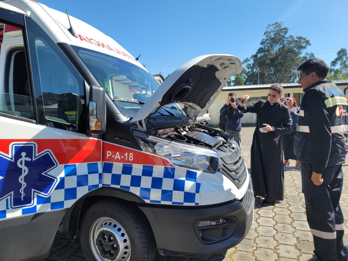 Ministerio de Salud Pública entrega una ambulancia para el Hospital Básico Sangolquí