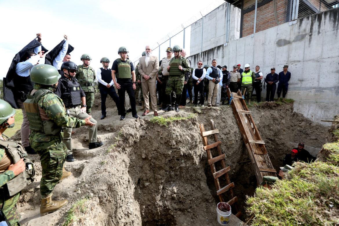 El Presidente supervisó el cierre de un túnel construido por ppl, en el cpl azuay n.°1