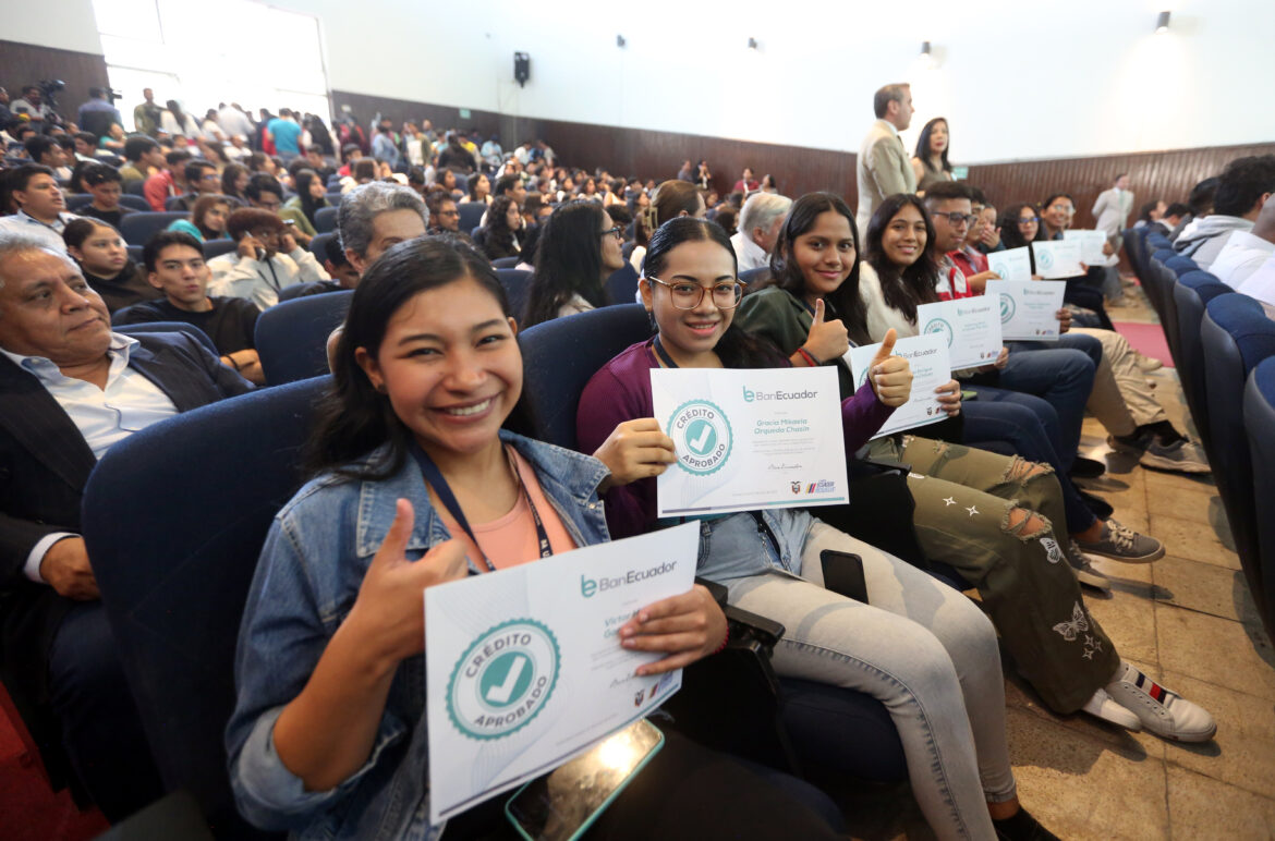 El presidente Noboa apuesta por el emprendimiento juvenil con créditos de BanEcuador