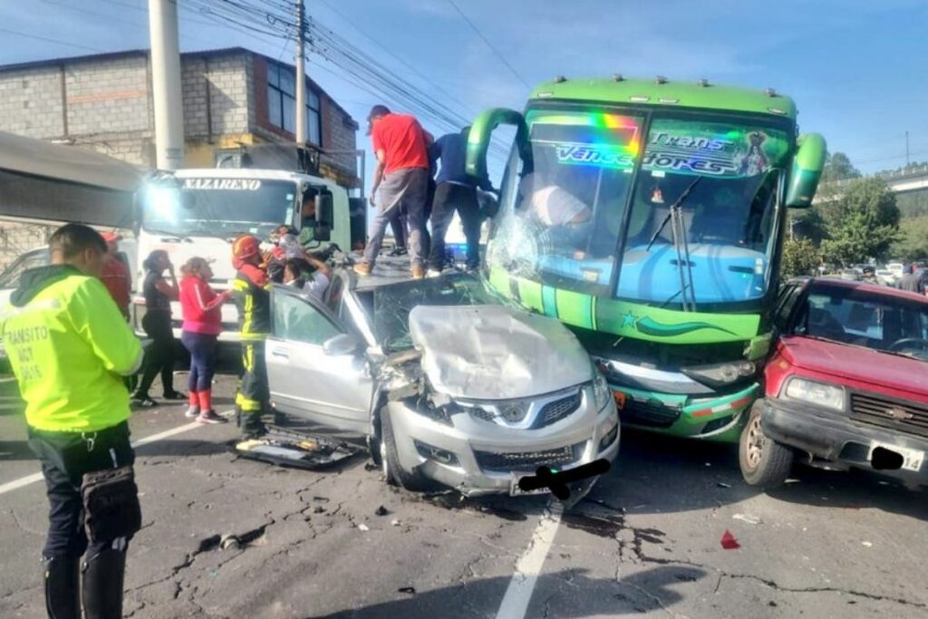 Av. Simón Bolívar está cerrada por nuevo choque este jueves 11 de julio, en Quito