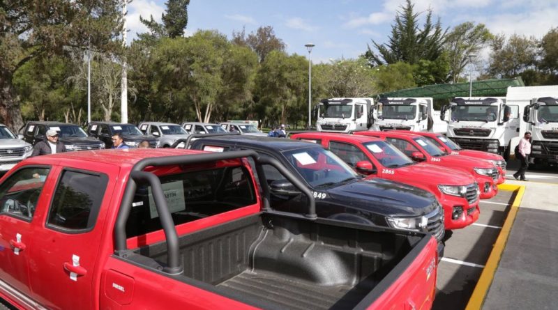 Municipio reemplaza automóviles que ya cumplieron su vida útil