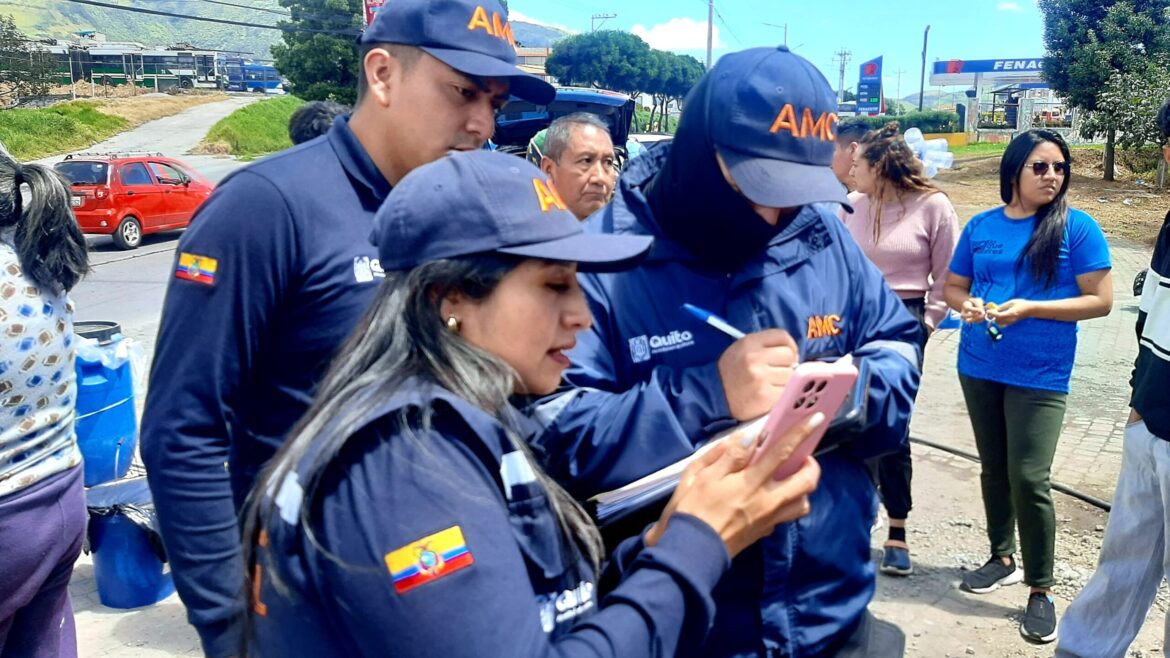 AMC sanciona venta ilegal de agua en Quitumbe