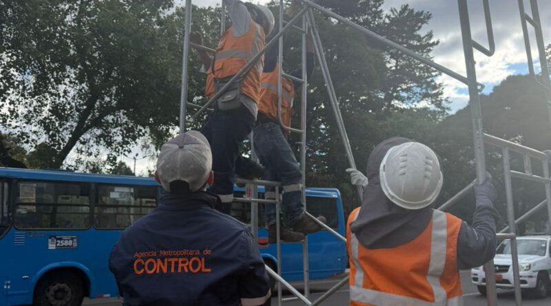 AMC retiró seis estructuras metálicas de la avenida 6 de Diciembre durante movilización