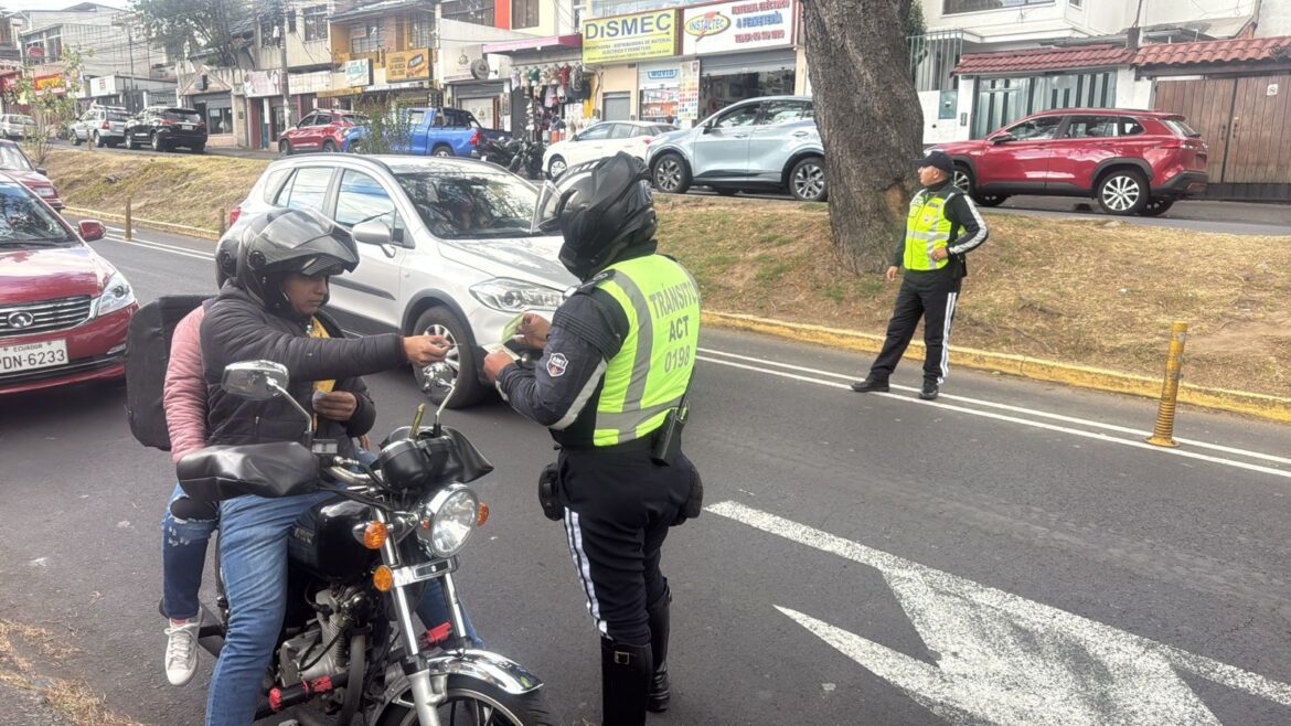 173 motos retenidas y 416 citaciones en un día: operativos para mantener a Quito en control