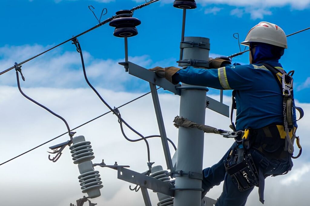 Cuatro horas sin electricidad: Cortes programados afectarán a Quito y 53 cantones durante los próximos dos fines de semana