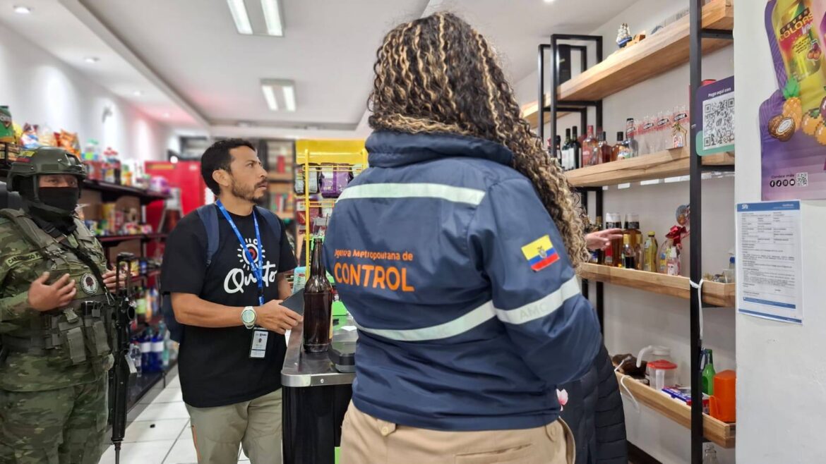 Macrooperativos liderados por el Municipio dejan un detenido y nueve sanciones en Quitumbe y La Mariscal