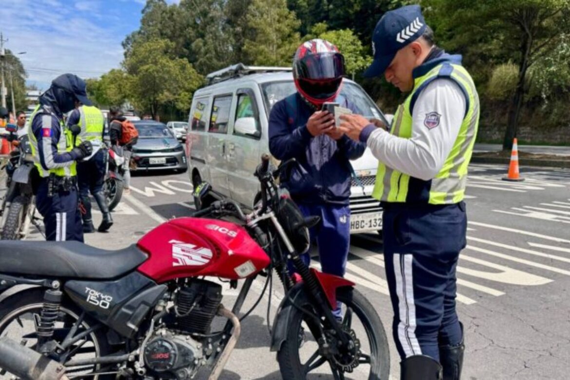 Alerta vial: ¿Qué pasa con las licencias caducadas y la matriculación en Quito por la caída del sistema SUIT?