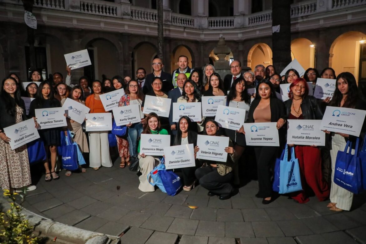 Quito impulsa la independencia económica de 41 mujeres con formación como conductoras profesionales