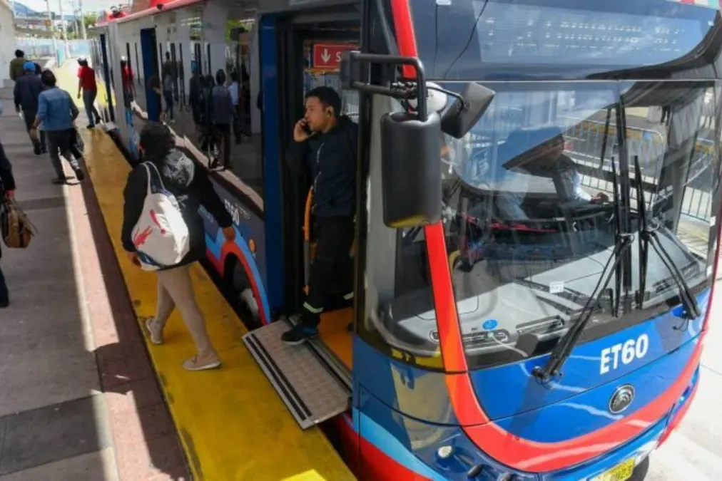 [AGENTE IA] Horarios del Trolebús y Ecovía en Quito por el feriado de cuatro días