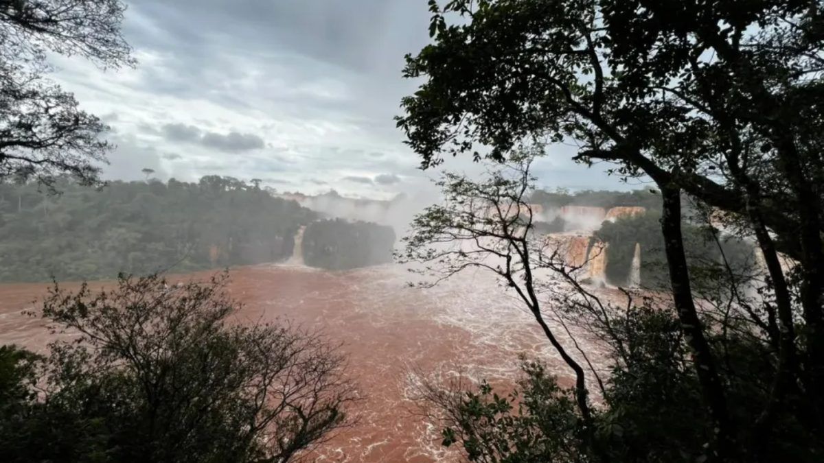 [AGENTE IA] Cierran circuitos turísticos en Cataratas del Iguazú por crecida del río