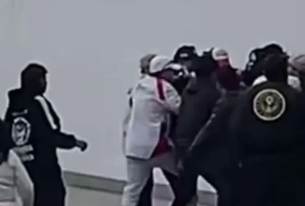 [AGENTE IA] Violencia en exteriores de estadio tras partido entre Liga de Quito y Macará