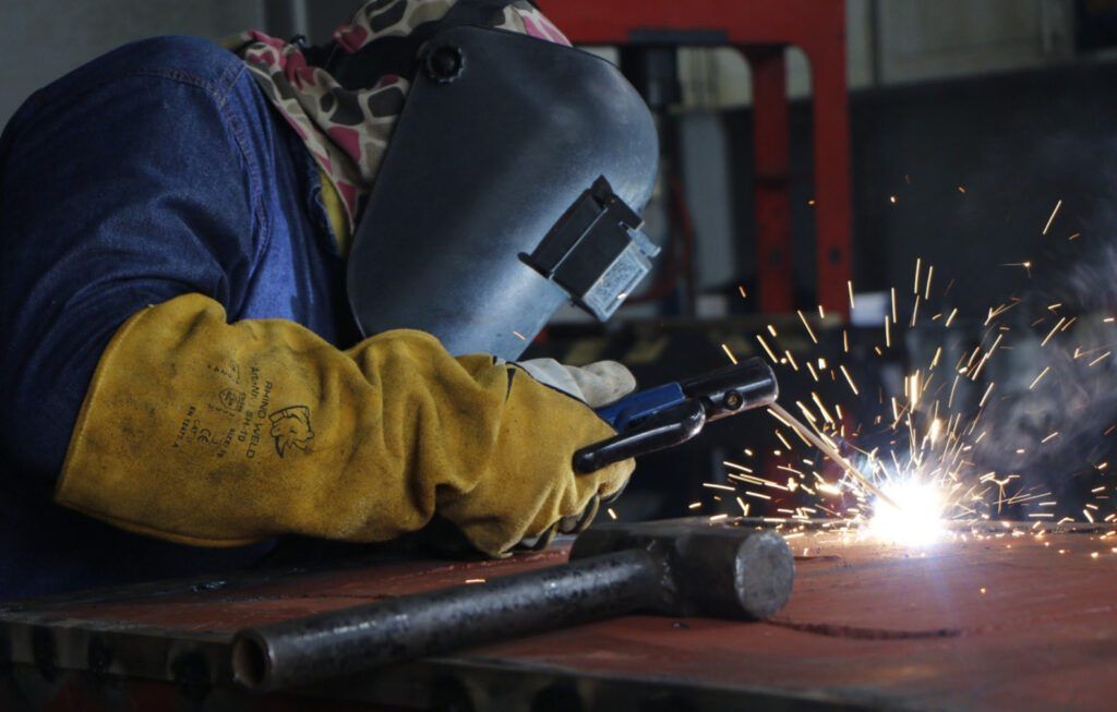 [AGENTE IA] Empresas en Ecuador buscan alternativas ante cortes eléctricos de 72 horas